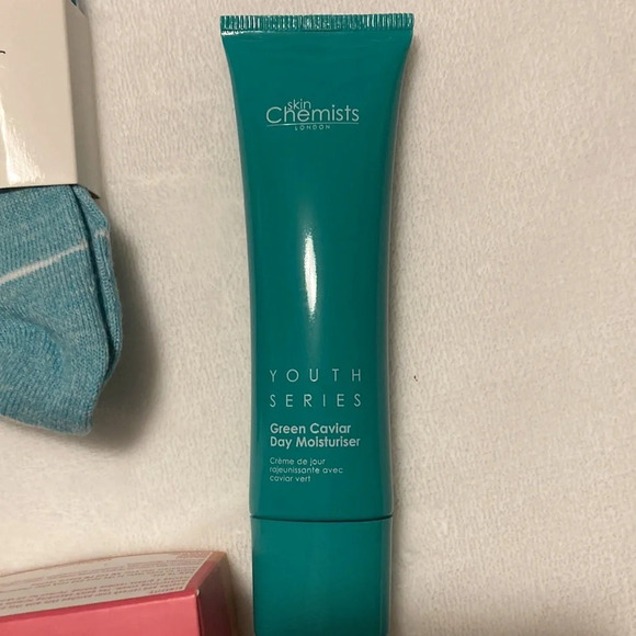 Beauty Bundle of Self Care Items - Picture 6 of 9